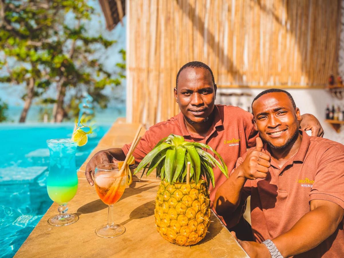Zanzibella Hotel & Spa Kiwengwa (Zanzibar) Exterior foto Two men in Zanzibar